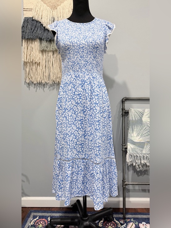 Lost + Wander Dresses & Skirts - Lost + Wander Floral Smocked Midi Dress M Blue White Flutter Sleeve Spring Dress